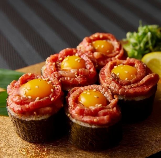 食すべき逸品！【名物】ユッケのせキンパ