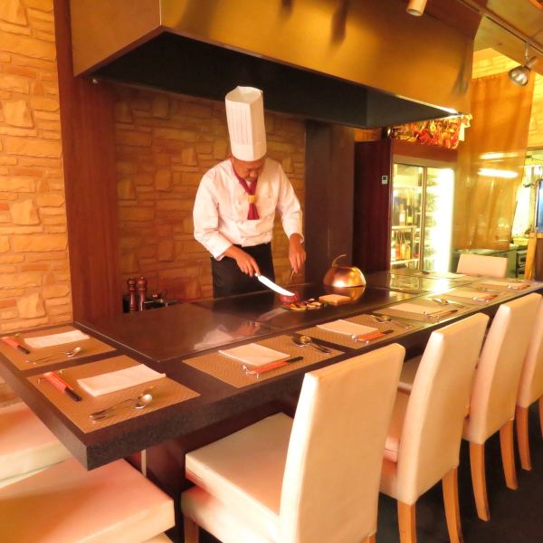 Of course, I will cook meat of highest peak A5 rank, grilled vegetables and seafood etc in front of me.The fun time to spend in a simple and chic store is exceptional.Enjoy a delicious meal full of live feeling while watching the chef's handwork!