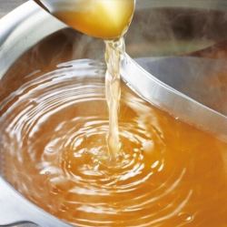 牛テールと香味野菜の【和牛だし】