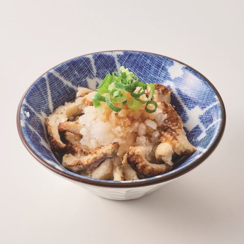 烤鸡皮配白萝卜丝和柚子醋