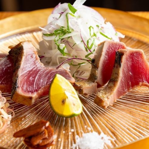 [Kesennuma] Fatty bonito grilled on straw <10 cuts> full (reservation required)