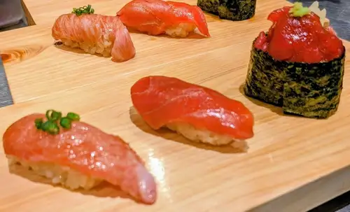 寿司もつまめる