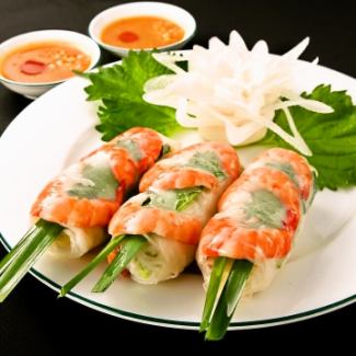 Fresh spring rolls with shrimp and pork