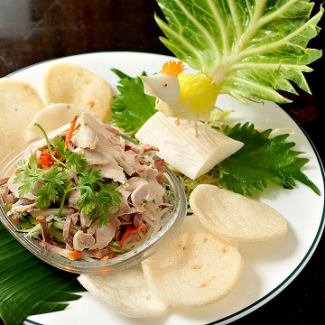 Steamed chicken and cabbage salad