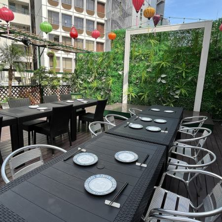 [Perfect for a date] Enjoy a cold beer on the open terrace.