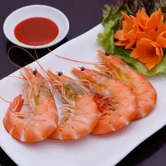 海老のビール蒸し/海老の塩唐辛子焼き/塩漬け卵黄と海老揚げ/エビの塩あぶり焼き