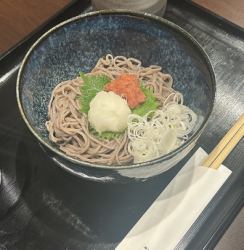 磨碎的梅子荞麦面