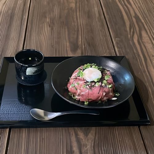 Spicy roast beef bowl with soft-boiled egg (soup included)