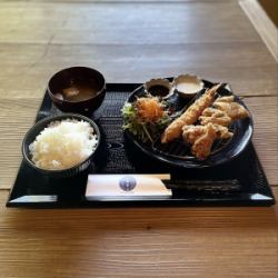 海老フライ唐揚げごはん