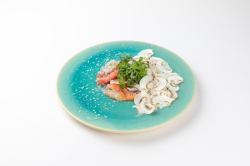 豐洲新鮮魚貝刺身配新鮮蘑菇和鳀魚醃料