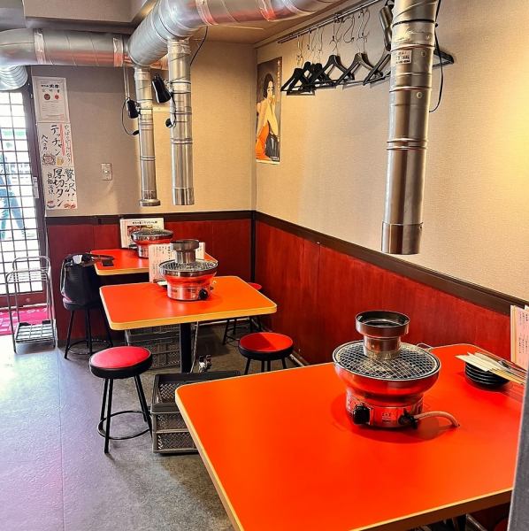 【2名様から◎】明るい造りの店内には笑顔と会話があふれ、自然と賑やかな雰囲気に。お客様同士の距離感も心地よく、友人同士や気軽な集まりにぴったりです。皆さまのご来店を心よりお待ちしております♪