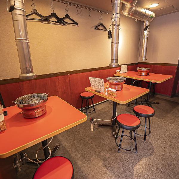 【2名様から◎】明るい造りの店内には笑顔と会話があふれ、自然と賑やかな雰囲気に。お客様同士の距離感も心地よく、友人同士や気軽な集まりにぴったりです。皆さまのご来店を心よりお待ちしております♪