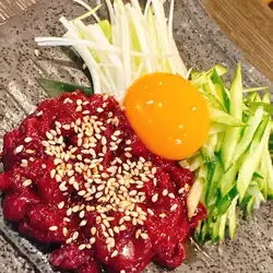 馬肉ユッケ