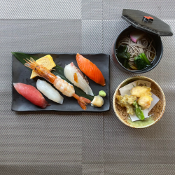 握り寿司とそばセット