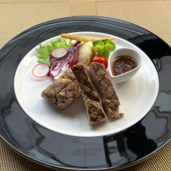 越乃黄金豚肩ロース肉の網焼き