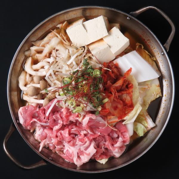 鍋専門店「十椎」では、もつ鍋、水炊き、豚辛鍋など、こだわりの鍋料理をお届け致します。