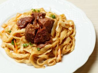 Stir-fried beef sword-cut noodles