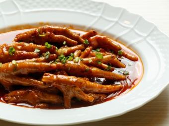 Red-cooked phoenix / maple (chicken legs) stewed in soy sauce