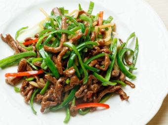 Stir-fried peppers and shredded beef