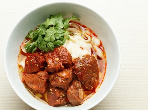 Sichuan beef hot water noodles (sword cutting noodles) / spicy, beef soup buckwheat (thick noodles)