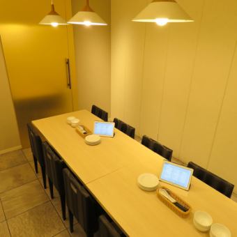 완벽한 프라이빗 공간에서 식사를 즐길 수있는 개인 실 공간.인기있는 좌석이므로 조기 예약을!