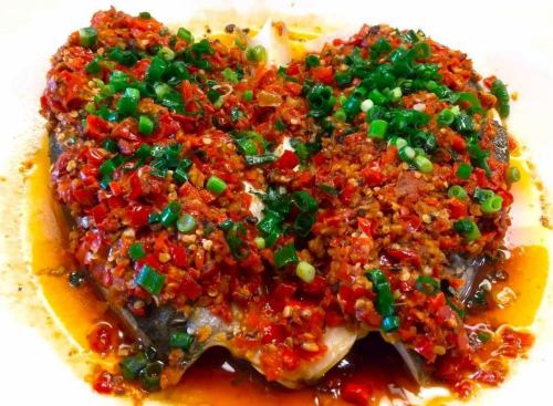 紅椒大頭魚/白蓮(ハクレン)の頭、辛味蒸し