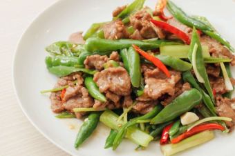 小炒牛肉/ピリリと辛い牛肉炒め