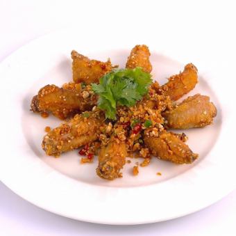 蒜香鷄中翅/鶏手羽の揚げ焼き、ガーリック風味