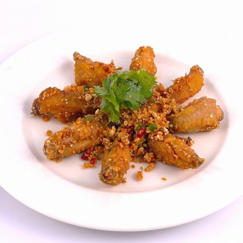 蒜香鷄中翅/鶏手羽の揚げ焼き、ガーリック風味