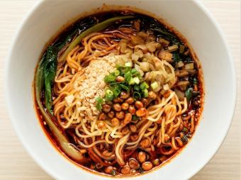 スープと麺がマッチした『重慶小麺』