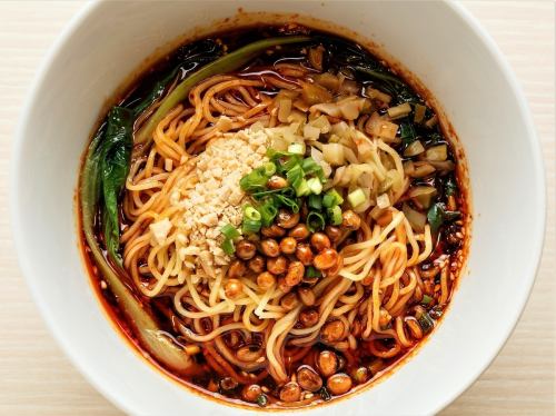 スープと麺がマッチした『重慶小麺』