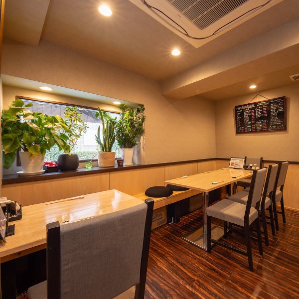 六本松駅1出口より徒歩約4分と、アクセス抜群の立地です！駅チカなので、待ち合わせや宴会後の解散もスムーズに行えます。終電ギリギリまで楽しみたい時や、雨の日でも立ち寄りやすい◎仕事帰りや休日のお出かけついでに、ふらっと気軽に立ち寄れるお店です。