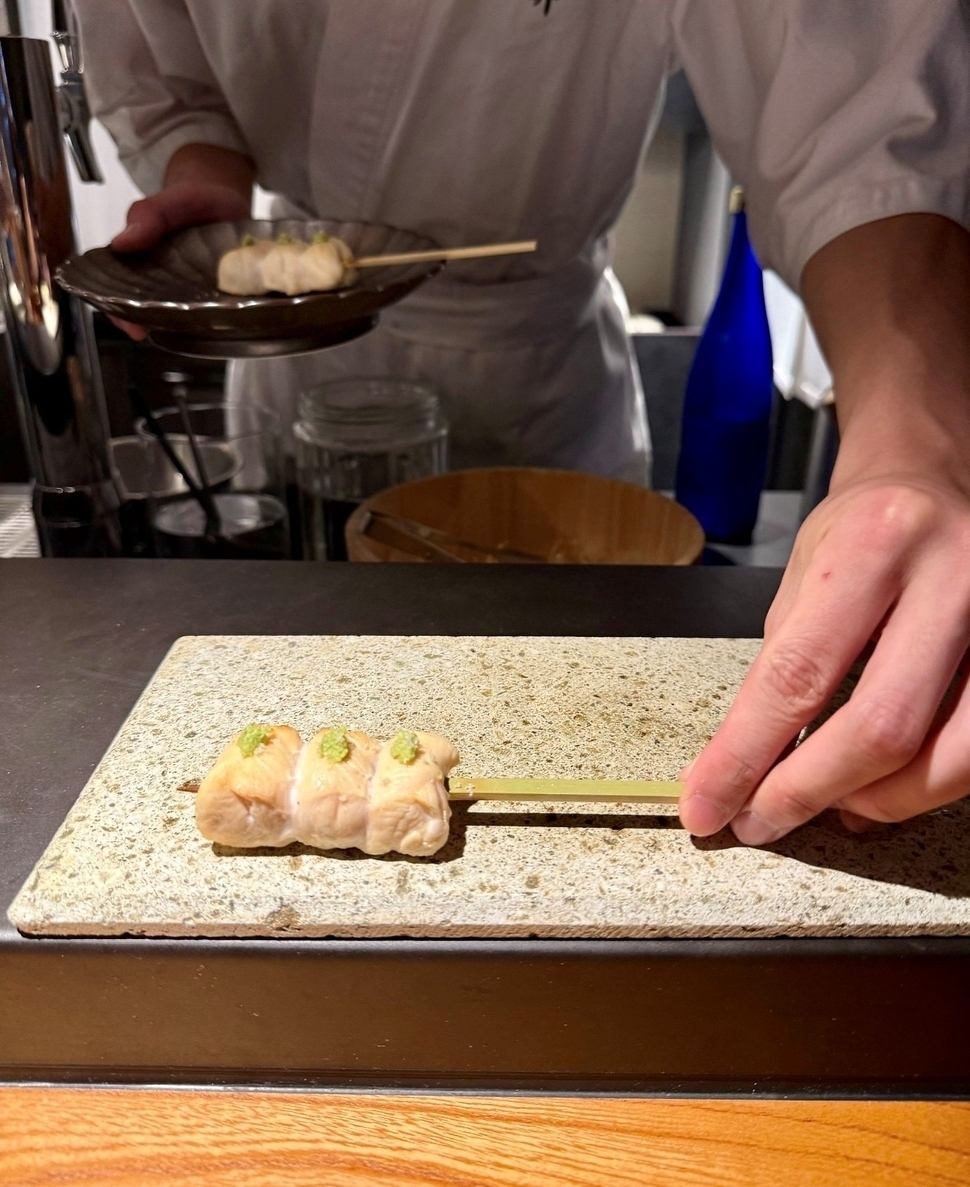 高級感溢れる店内で非日常の体験を♪高級焼鳥とワインをご用意。