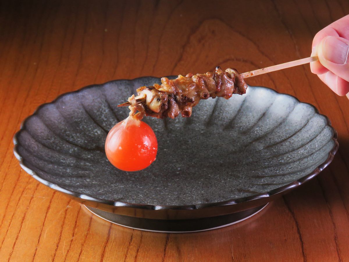 高級感溢れる店内はデートに最適!高級焼鳥とワインをご用意。