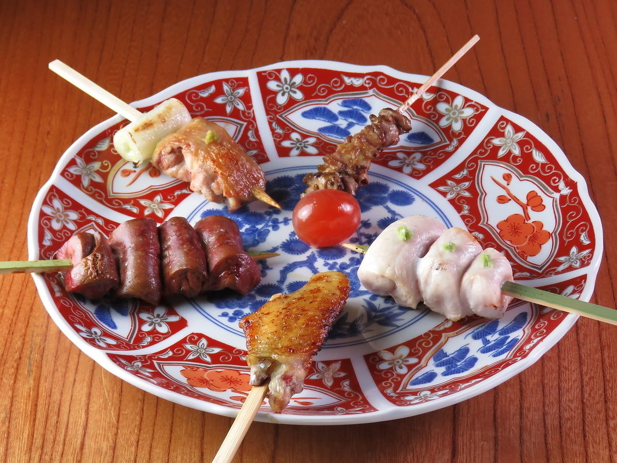 極上の焼鳥と厳選ワインが味わえる。デート・接待に最適の高級感あふれる店内。
