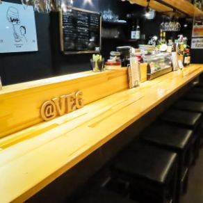 当店はカウンター席で本格フレンチの技法を見ることができます。本場フランスで修業した店主の料理は一級品◎フレンチ料理に興味がある方には特におすすめです！