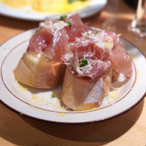 生ハムとクリームチーズブルスケッタ