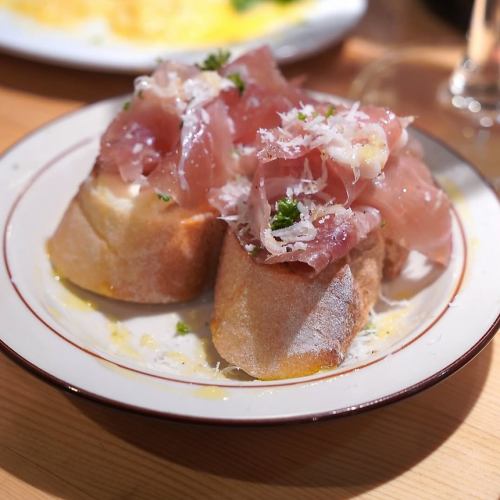生ハムとクリームチーズブルスケッタ