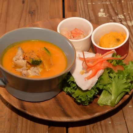 【ランチ】 スーププレート パンプキンスープor3種のキノコスープ