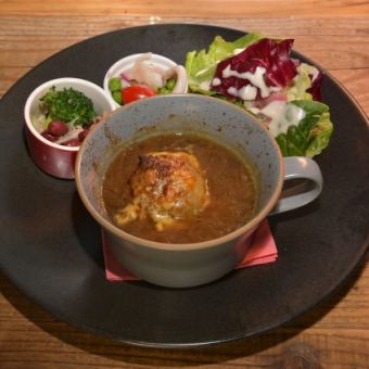 【ランチ】　スーププレート　丸ごとオニオンスープor3種のキノコスープ