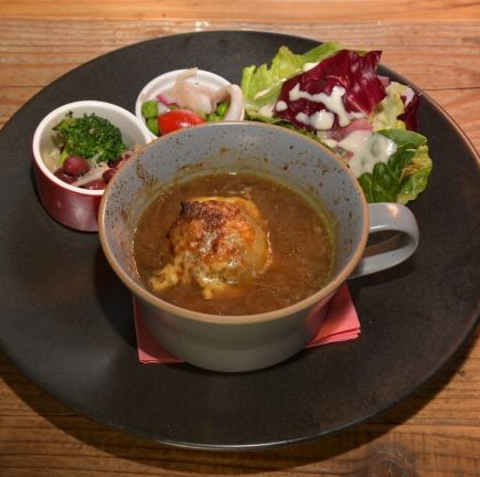 【ランチ】　スーププレート　丸ごとオニオンスープor3種のキノコスープ