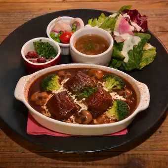 炖牛肉拼盘