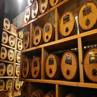 ◆ 벽 일면의 통 와인 50 종류가 부어 무제한 & 음료 무제한 ♪ 세계 각지에서 소믈리에가 셀렉트 한 와규에 잘 맞는 멋진 와인입니다! 이탈리아·스페인·호주·칠레·남아프리카 등♪