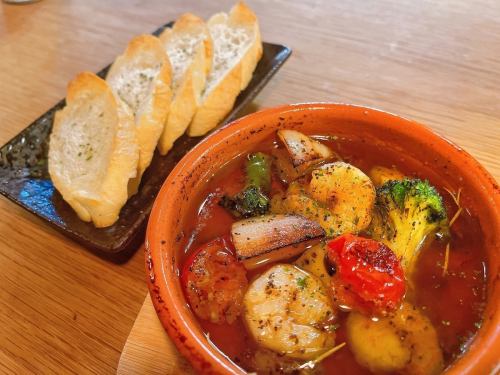 <Very popular!> Shrimp and vegetable ajillo with baguette
