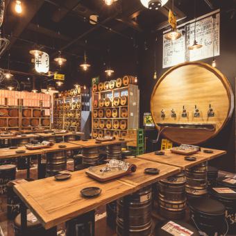 ◆ Table seats ◆ The shop has a unique atmosphere like a typical izakaya.In a sense, it's a “fashionable”! The huge barrels in the store are a must-see! There are other T-shirts and mysterious ordering menus… !(Lol)