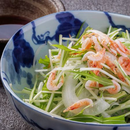 桜海老と新玉ねぎのサラダ