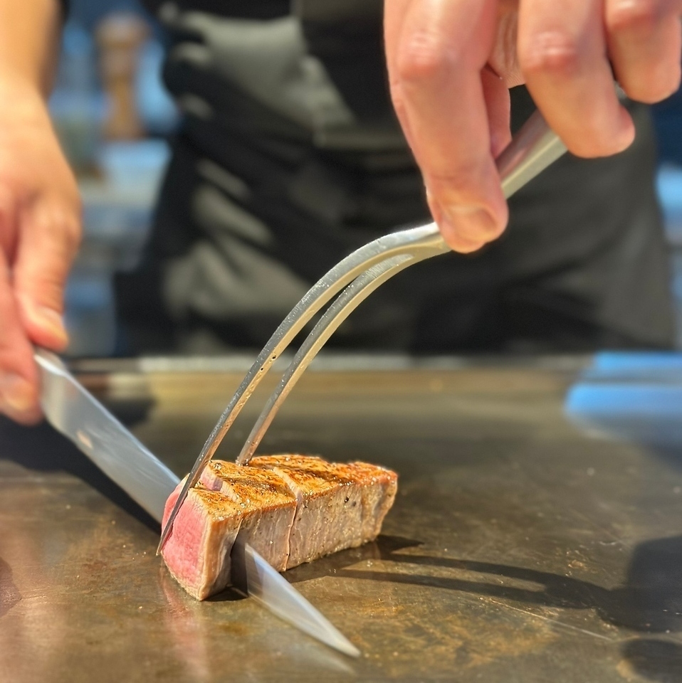 【Menu A】A5黒毛和牛ステーキ80gや季節の前菜に選べる1品など全5品⇒6600円(税込) | 鉄板焼ひがしまる