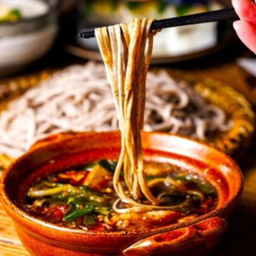 京都駅、東本願寺向いに新名所「蕎麦と寿し 七乃家がOPEN!
