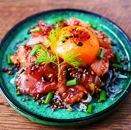 京都駅、東本願寺向いに新名所「蕎麦と寿し 七乃家がOPEN！