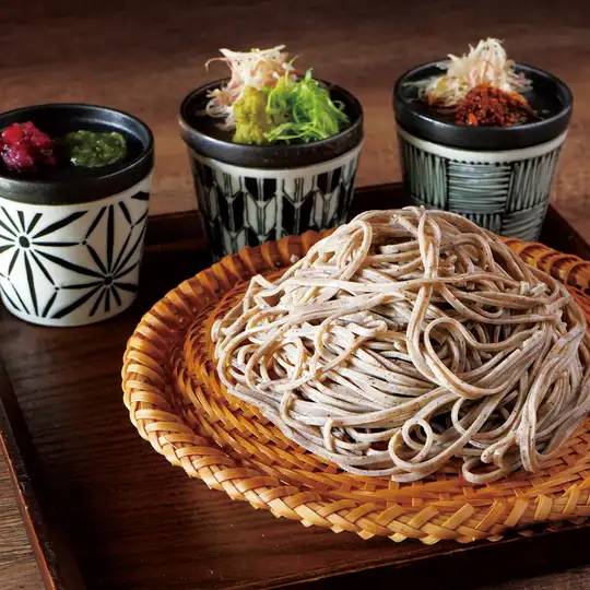 3種のつけだれ十割蕎麦(ざるだしつゆ・とろろ梅くらげ・鴨ごま味噌だれ)